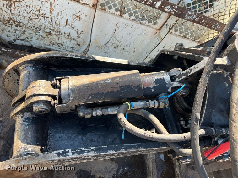 image for item NA9242 2001 International 2674  crane truck