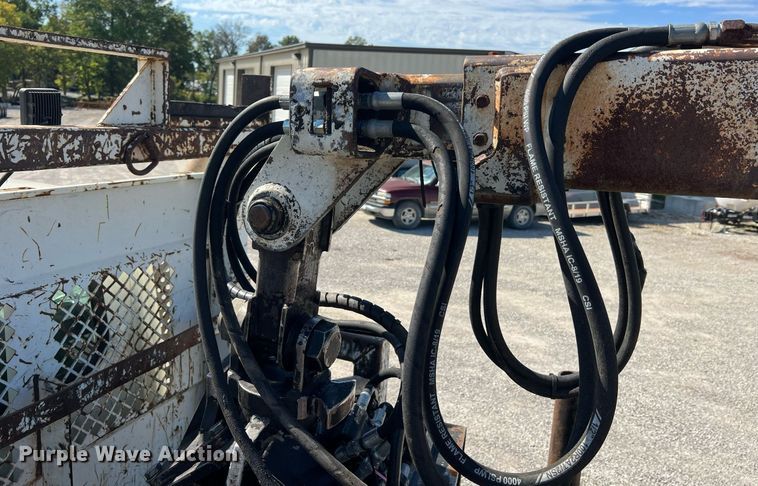 image for item NA9242 2001 International 2674  crane truck