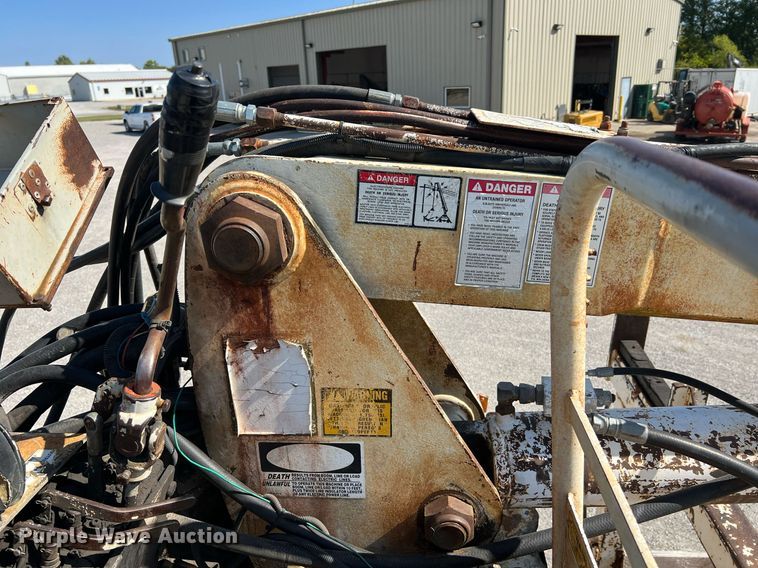 image for item NA9242 2001 International 2674  crane truck