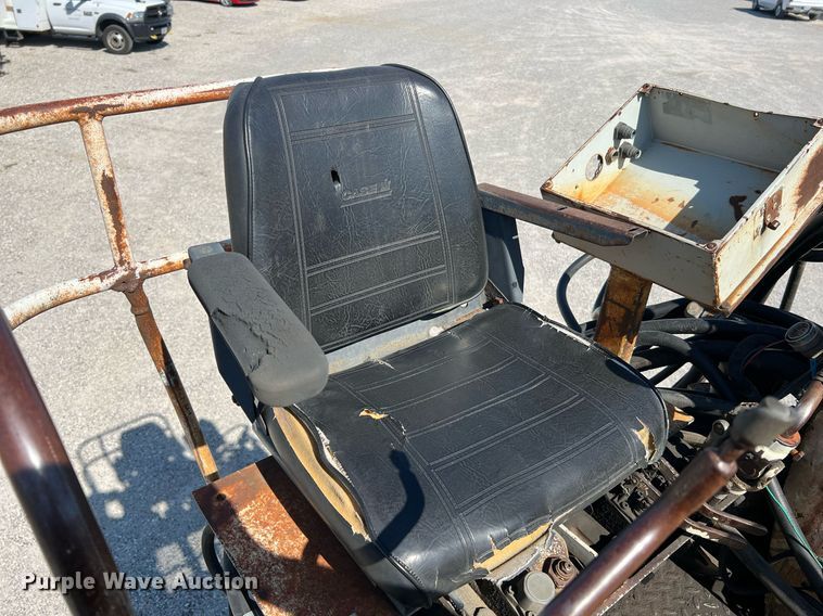 image for item NA9242 2001 International 2674  crane truck