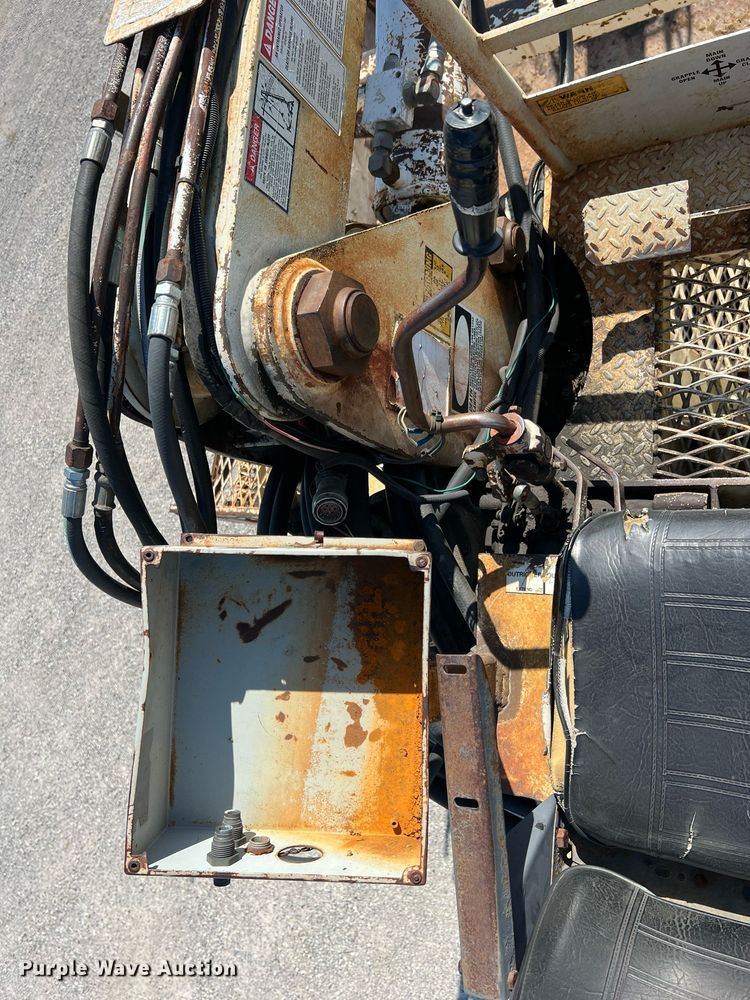 image for item NA9242 2001 International 2674  crane truck