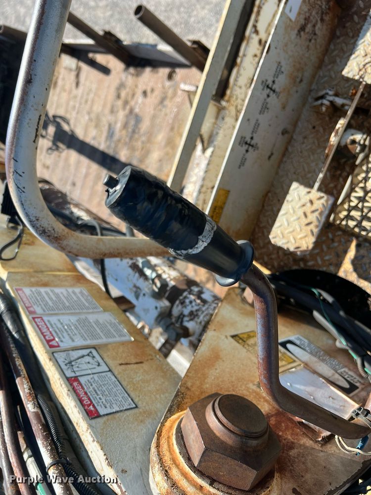 image for item NA9242 2001 International 2674  crane truck