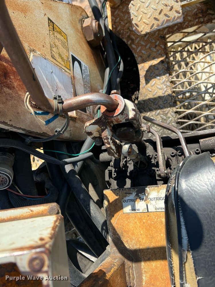 image for item NA9242 2001 International 2674  crane truck