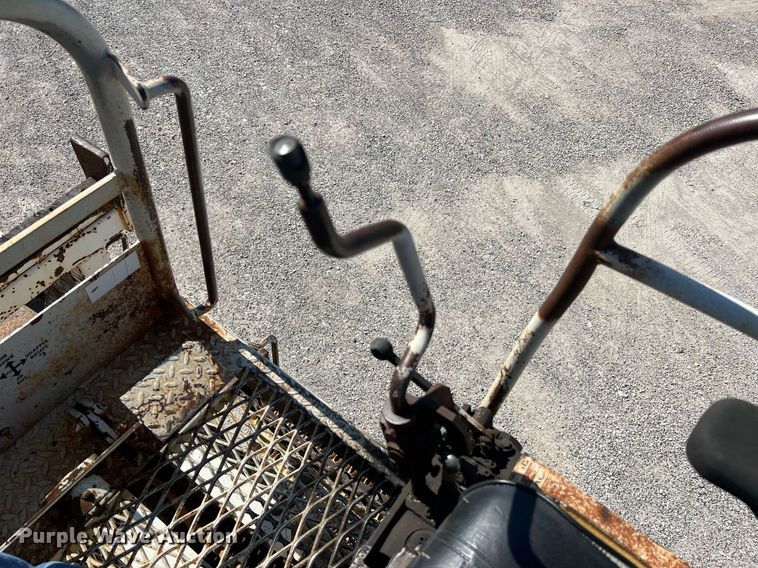 image for item NA9242 2001 International 2674  crane truck