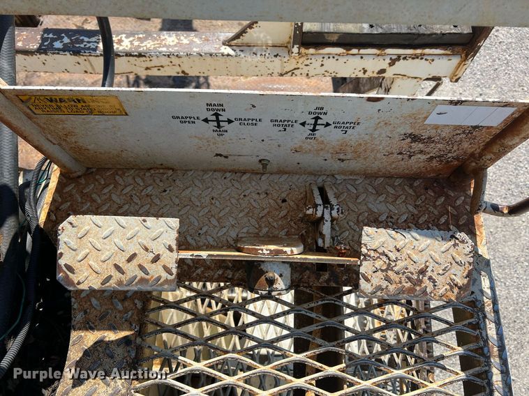 image for item NA9242 2001 International 2674  crane truck