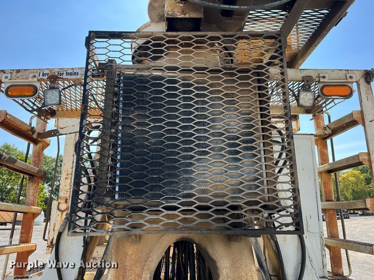 image for item NA9242 2001 International 2674  crane truck