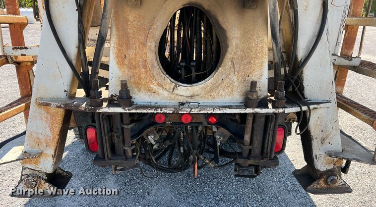 image for item NA9242 2001 International 2674  crane truck