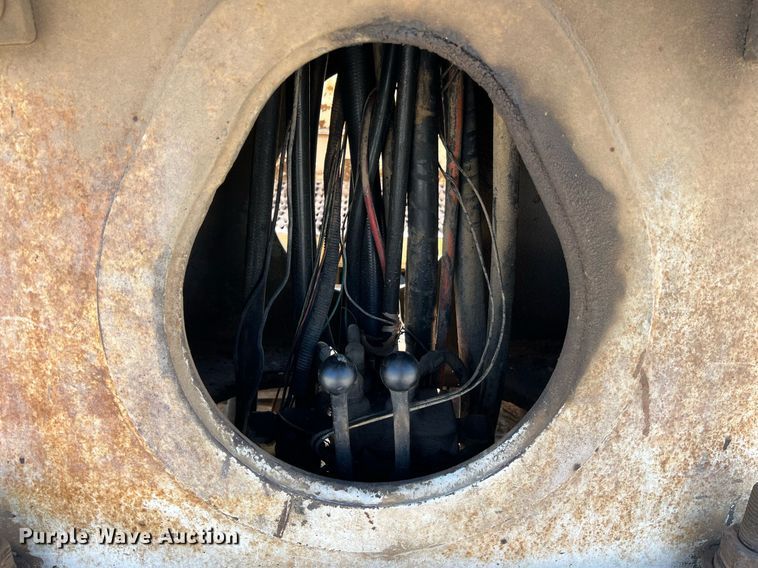 image for item NA9242 2001 International 2674  crane truck