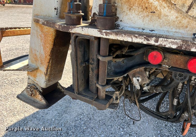 image for item NA9242 2001 International 2674  crane truck