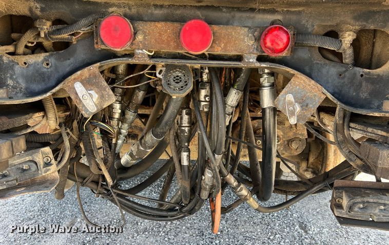 image for item NA9242 2001 International 2674  crane truck