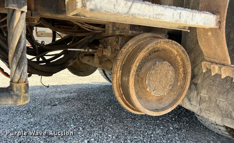 image for item NA9242 2001 International 2674  crane truck