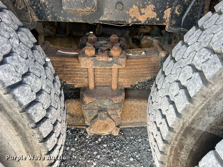 image for item NA9242 2001 International 2674  crane truck