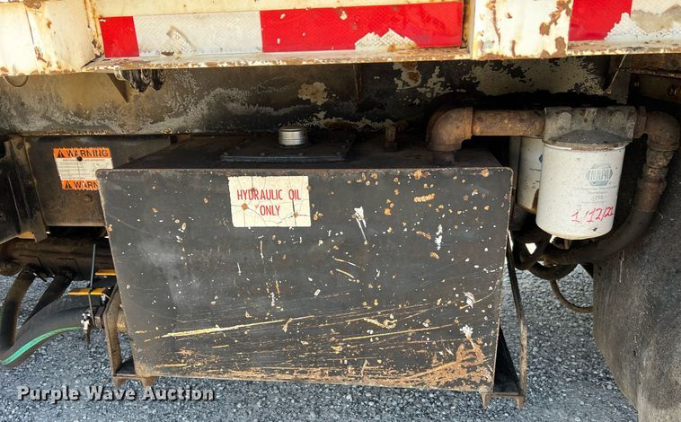 image for item NA9242 2001 International 2674  crane truck