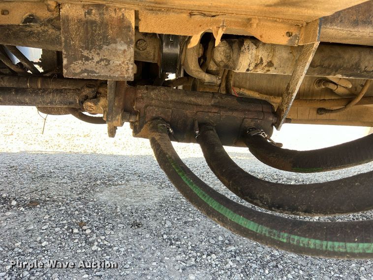 image for item NA9242 2001 International 2674  crane truck