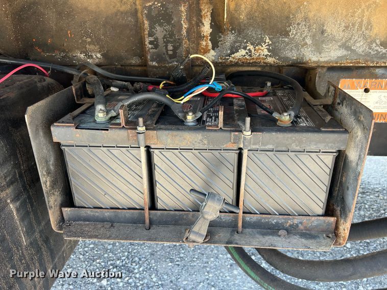 image for item NA9242 2001 International 2674  crane truck