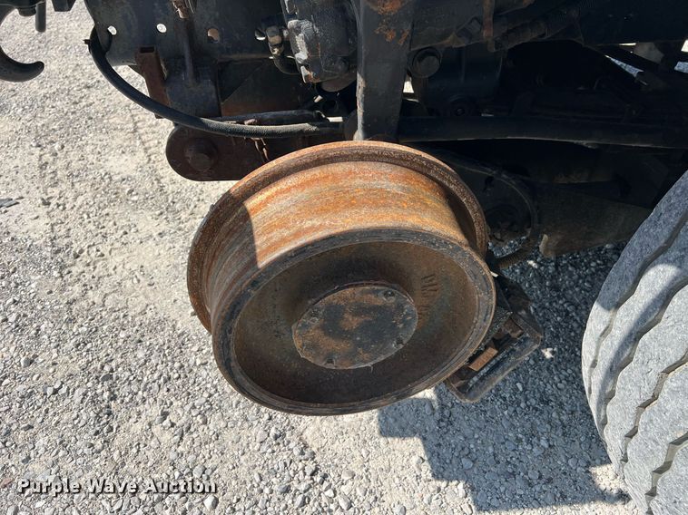 image for item NA9242 2001 International 2674  crane truck