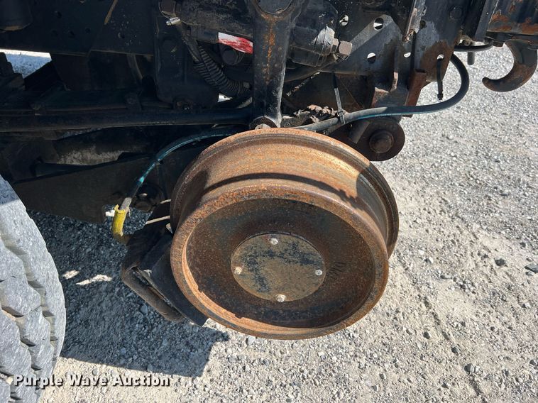 image for item NA9242 2001 International 2674  crane truck