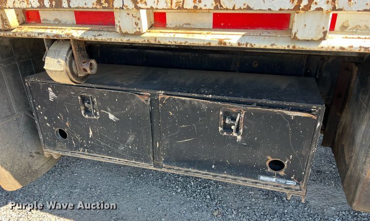 image for item NA9242 2001 International 2674  crane truck