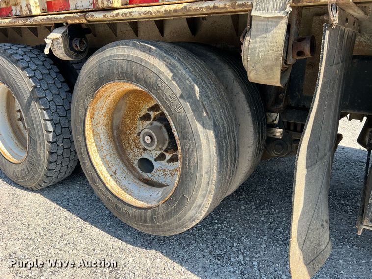 image for item NA9242 2001 International 2674  crane truck