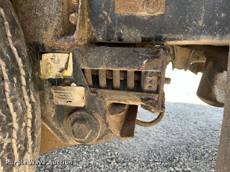 image for item NA9242 2001 International 2674  crane truck