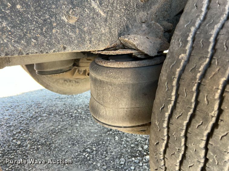 image for item NA9242 2001 International 2674  crane truck