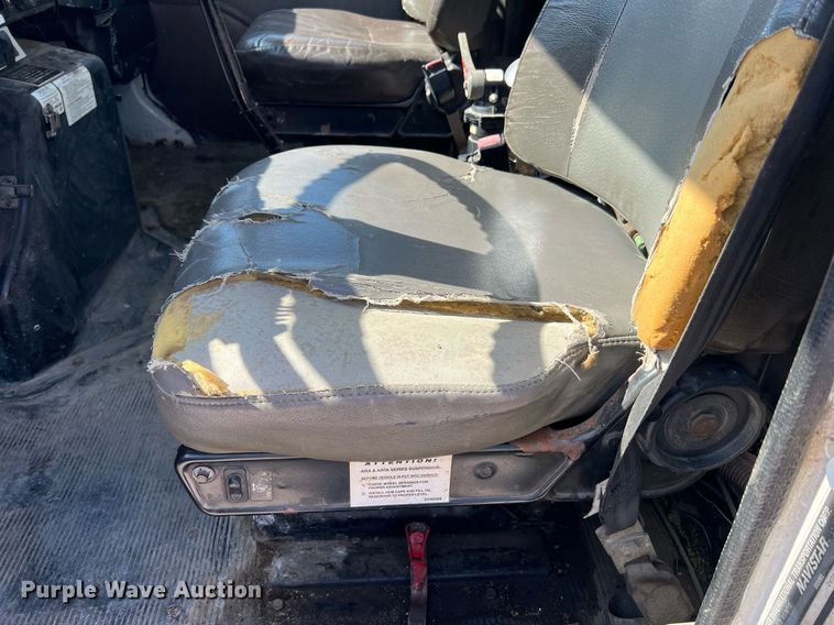 image for item NA9242 2001 International 2674  crane truck