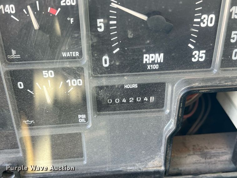 image for item NA9242 2001 International 2674  crane truck