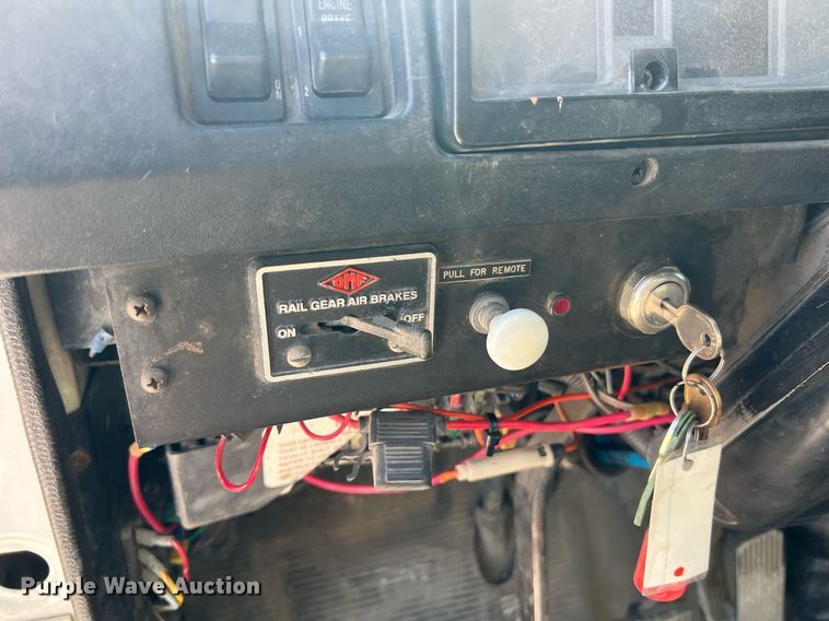 image for item NA9242 2001 International 2674  crane truck