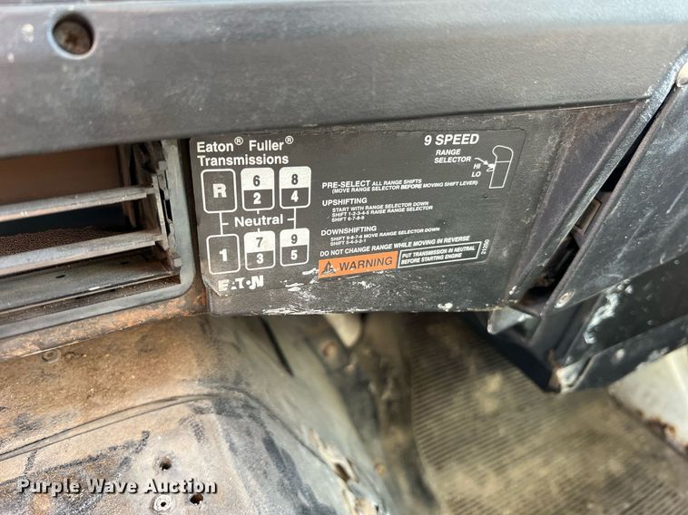 image for item NA9242 2001 International 2674  crane truck