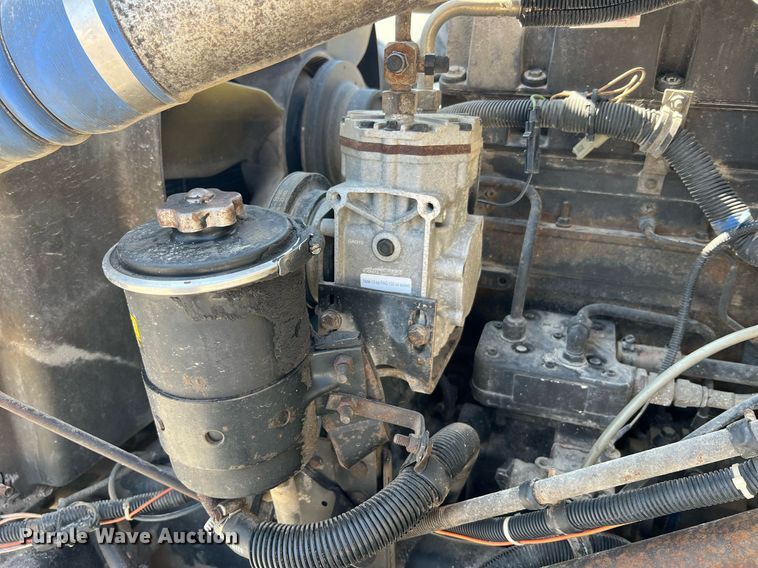 image for item NA9242 2001 International 2674  crane truck