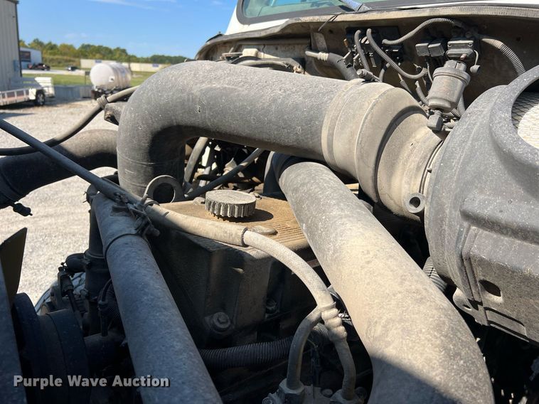 image for item NA9242 2001 International 2674  crane truck