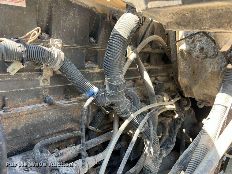 image for item NA9242 2001 International 2674  crane truck