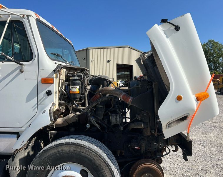 image for item NA9242 2001 International 2674  crane truck