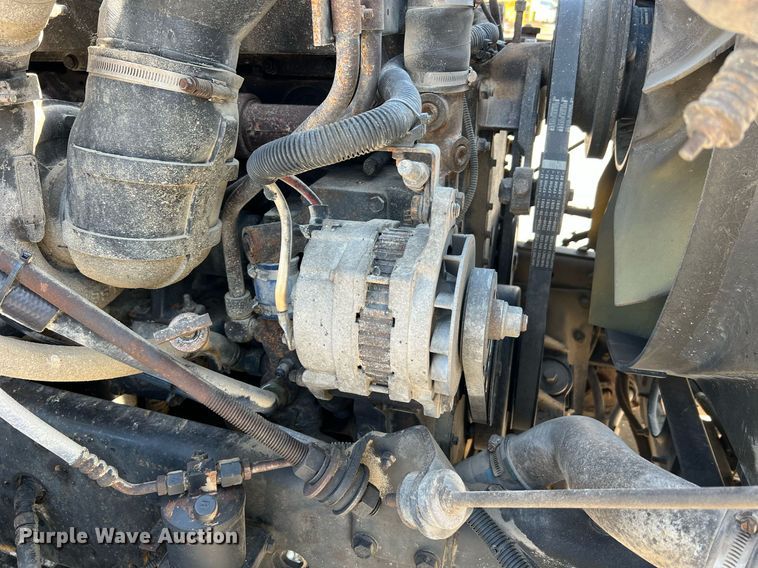 image for item NA9242 2001 International 2674  crane truck