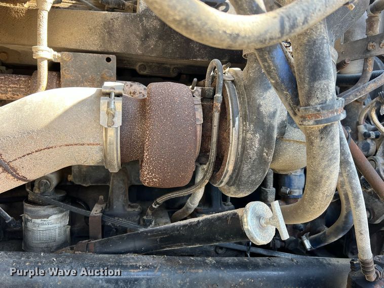 image for item NA9242 2001 International 2674  crane truck