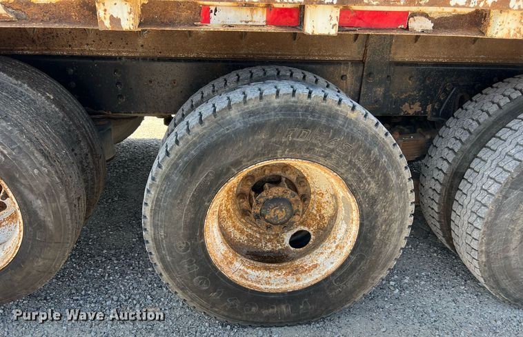 image for item NA9242 2001 International 2674  crane truck