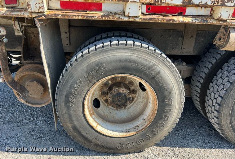 image for item NA9242 2001 International 2674  crane truck