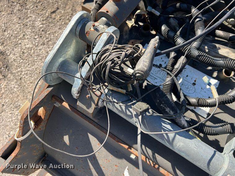 image for item NA9286 2010 Bobcat 40 skid steer cold planer