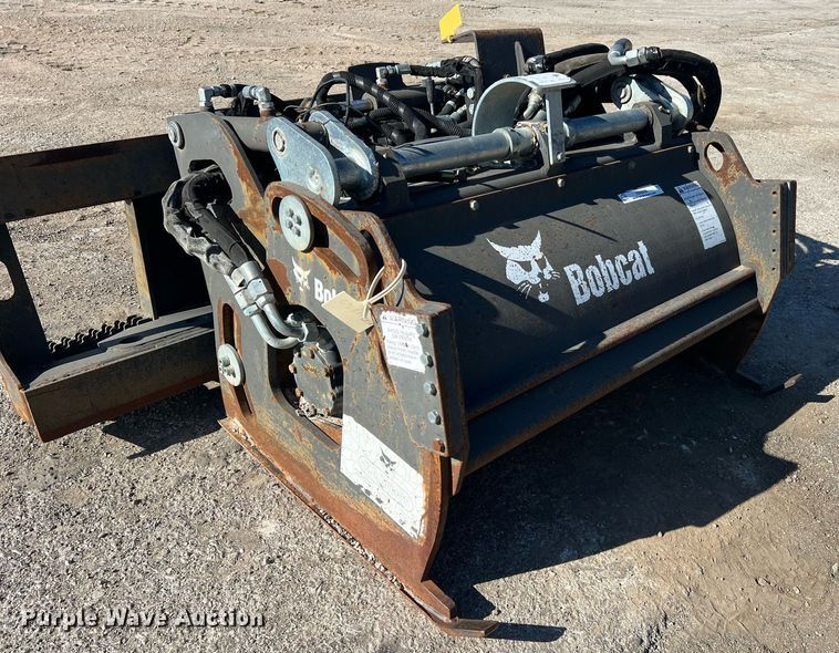 image for item NA9286 2010 Bobcat 40 skid steer cold planer
