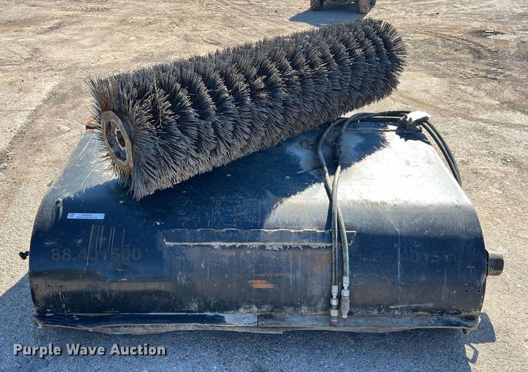 image for item NA9292 2014 Caterpillar BP118C skid steer broom