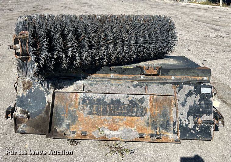 image for item NA9292 2014 Caterpillar BP118C skid steer broom