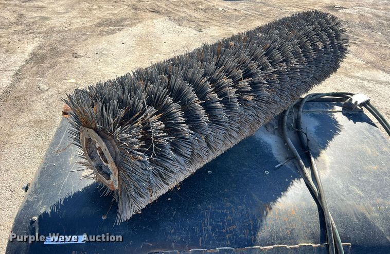 image for item NA9292 2014 Caterpillar BP118C skid steer broom