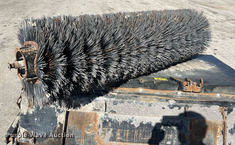 image for item NA9292 2014 Caterpillar BP118C skid steer broom