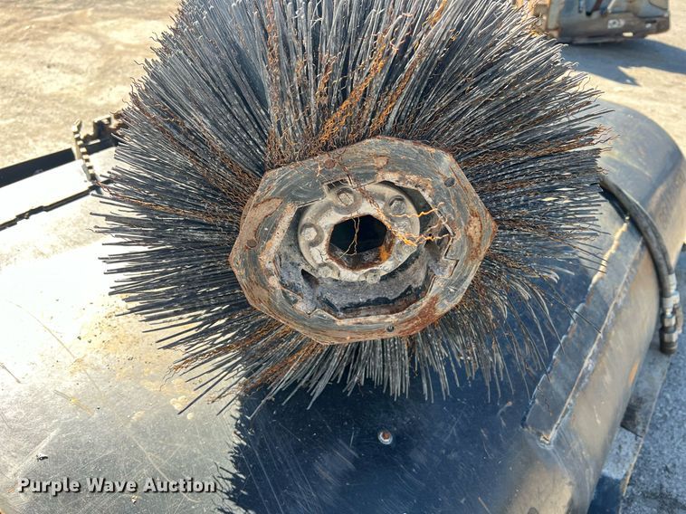 image for item NA9292 2014 Caterpillar BP118C skid steer broom