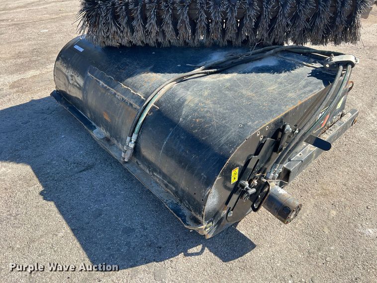 image for item NA9292 2014 Caterpillar BP118C skid steer broom