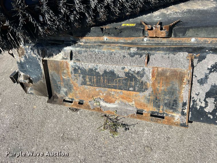 image for item NA9292 2014 Caterpillar BP118C skid steer broom