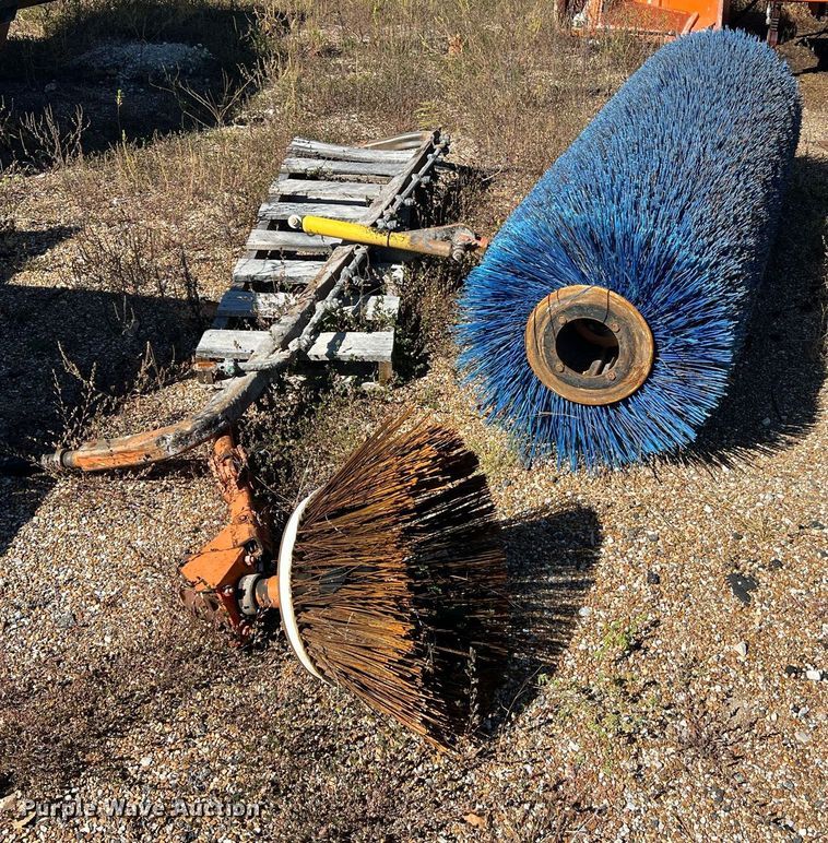 image for item NA9299 2012 Broce RJT350 broom