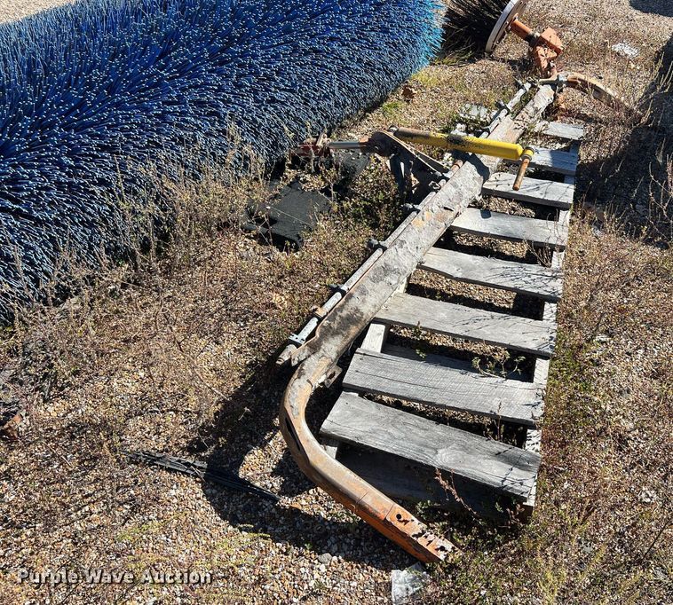 image for item NA9299 2012 Broce RJT350 broom