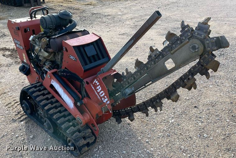 image for item NA9553 2017 Ditch Witch C30X  trencher