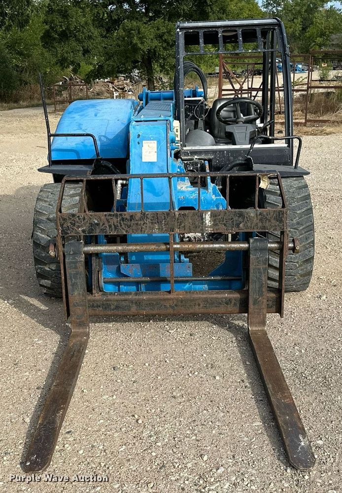 image for item NA9559 2016 Genie GTH-5519  telehandler